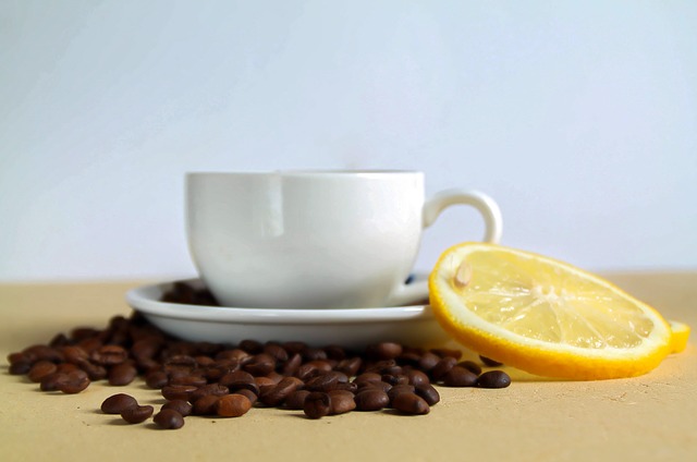 Kawa z cytryną — hit czy kit?